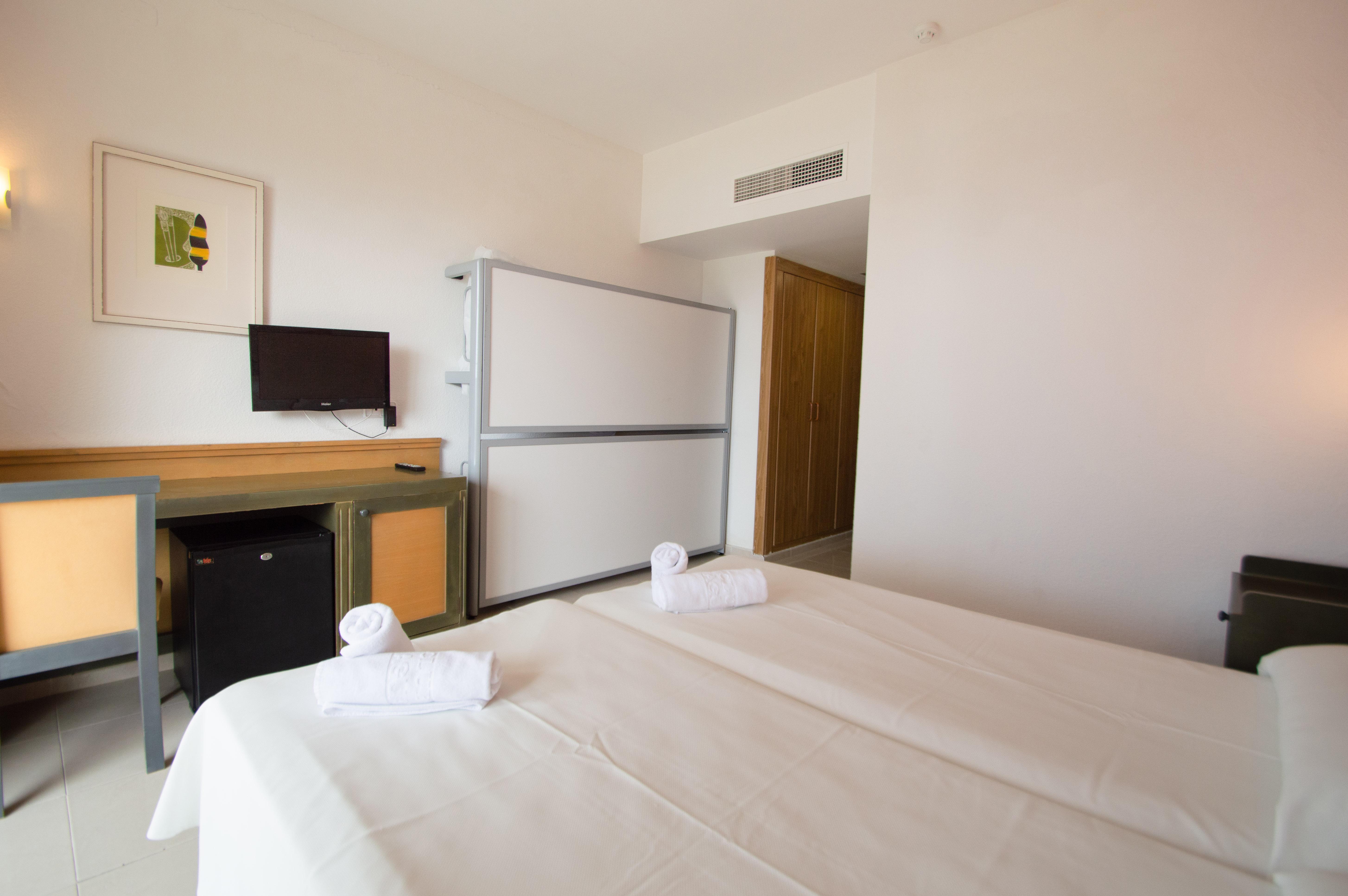 Club Hotel Aguamarina Arenal d'en Castell Extérieur photo